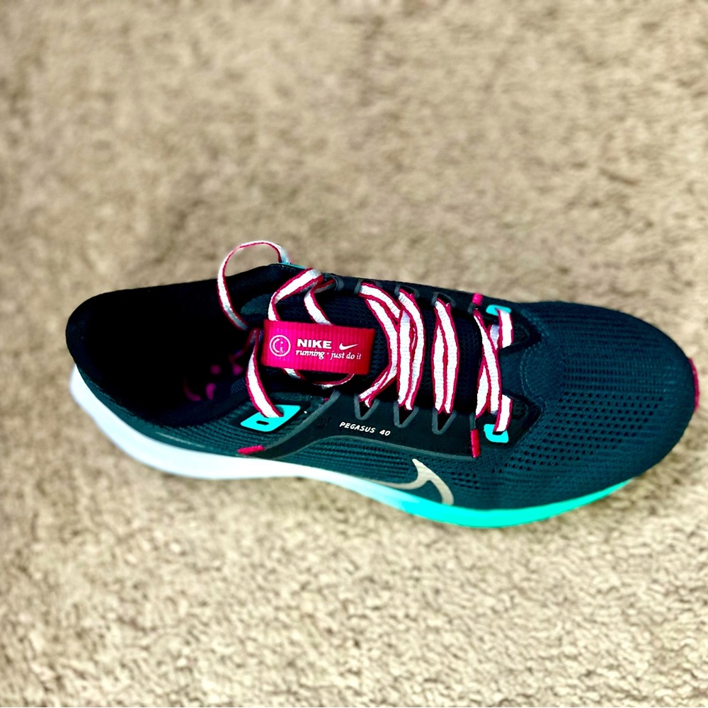 Nike Women Air Zoom Pegasus 40, Brand New, Sz 9, Deep Jungle (green) and silver
